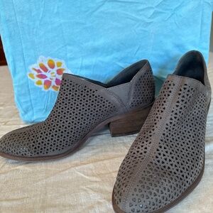 Casual anklet booties